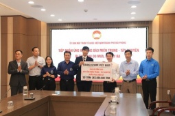 Bridgestone Việt Nam đồng hành hỗ trợ người dân bị ảnh hưởng lũ lụt