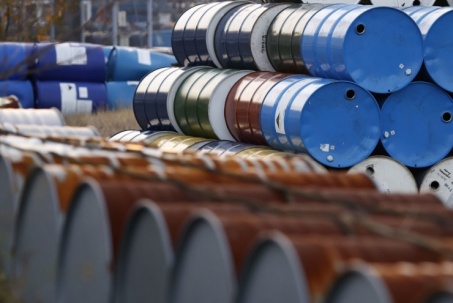 Giá dầu chạm đáy thấp nhất từ năm 2021 khi thị trường cân nhắc triển vọng thỏa thuận Ukraine