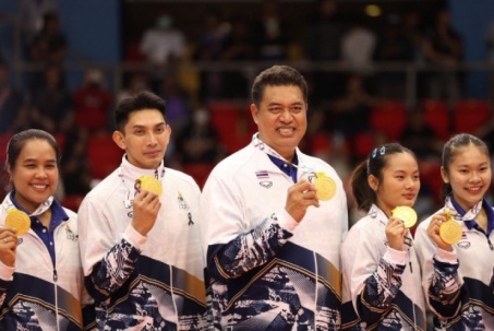 HLV và đội trưởng Thái Lan khen bóng chuyền nữ Việt Nam "đẳng cấp thế giới"