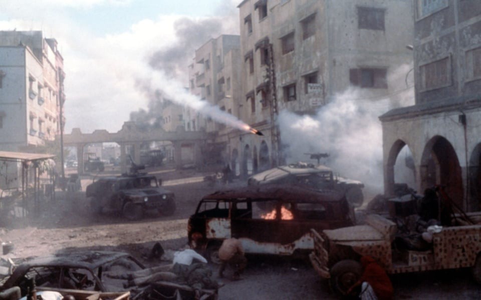 Một cảnh giao tranh ác liệt trong bộ phim về chiến dịch của Mỹ ở Mogadishu (1993). Ảnh: Sidney Baldwin