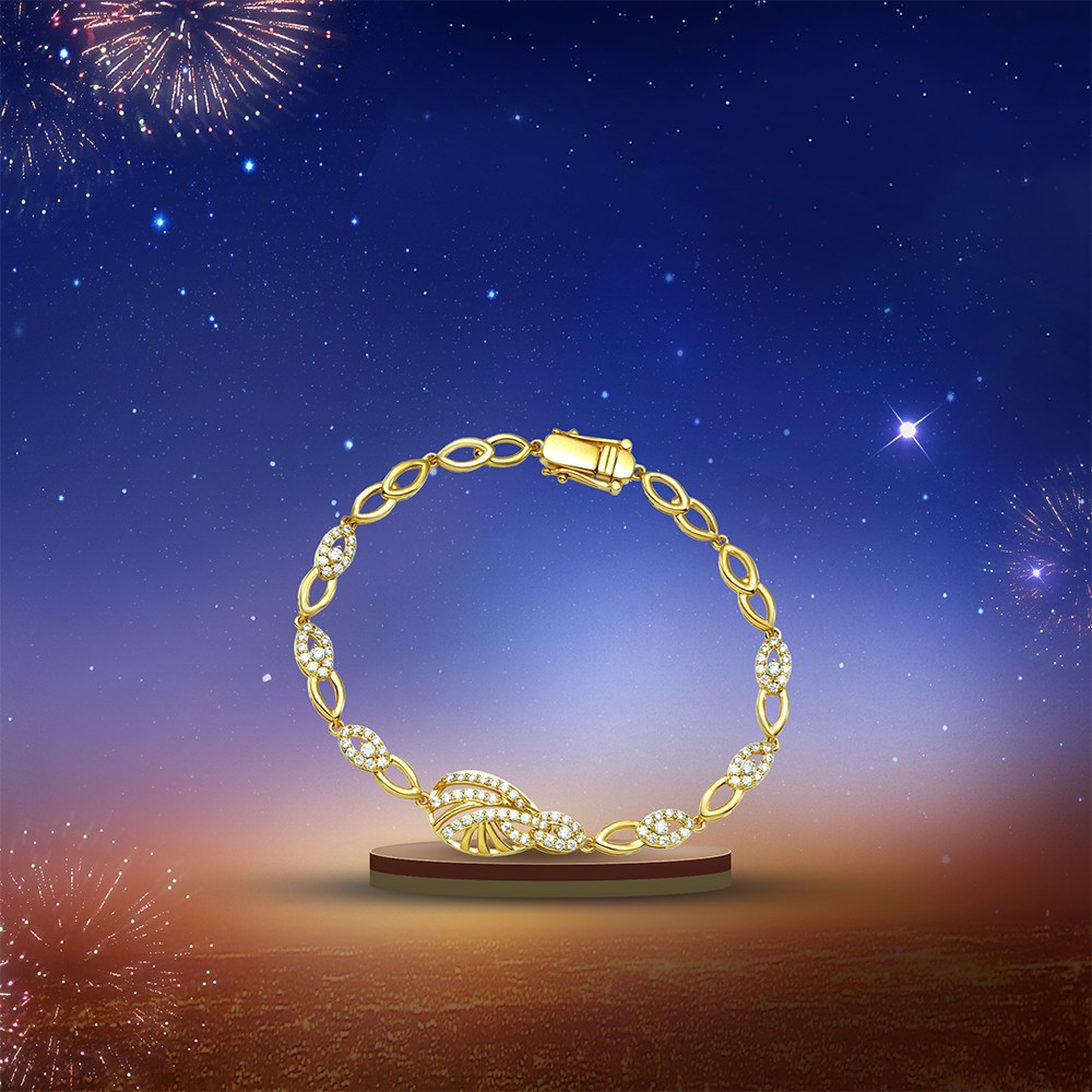 Trang sức không chỉ tô điểm cho diện mạo của phái đẹp mà còn là món quà tri ân ý nghĩa. Ảnh: PNJ.