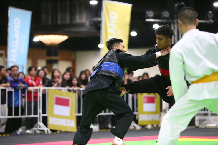 Hạng -60kg, Văn Kiên (đai xanh) bị xác nhận là đá vào mặt đối thủ (phạm lỗi)