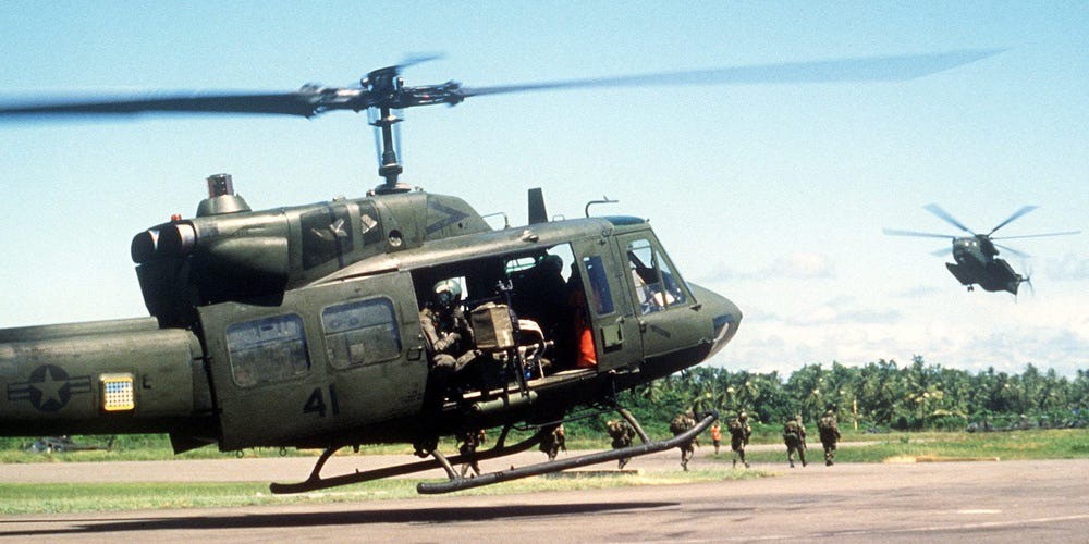 Trực thăng Mỹ tham gia chiến dịch Urgent Fury ở Grenada vào ngày 25/10/1983. Ảnh:&nbsp;US Defense Department