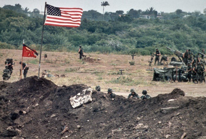Lính Mỹ ở sân bay Point Salines ngày 27/10/1983. Ảnh: Getty