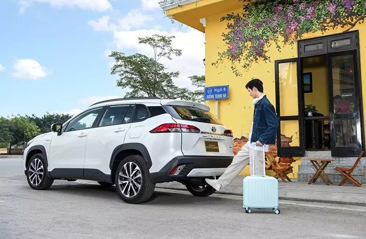 So kè kẹt xe Hà Nội: Corolla Cross Hybrid "ăn đứt" so với Kona xăng - 7