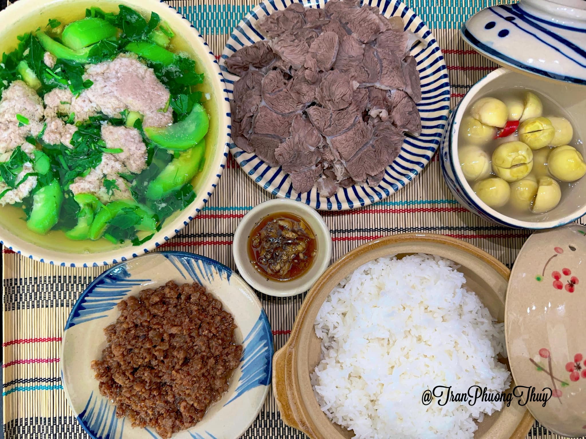 Canh rau đay tơi nấu cua - Bắp bò luộc - Mắm tép - Cà muối