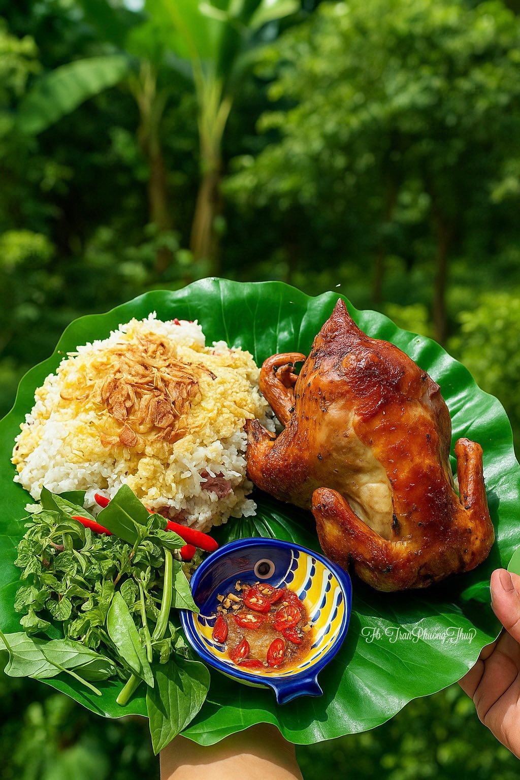 Gà nướng ăn cùng xôi ngô