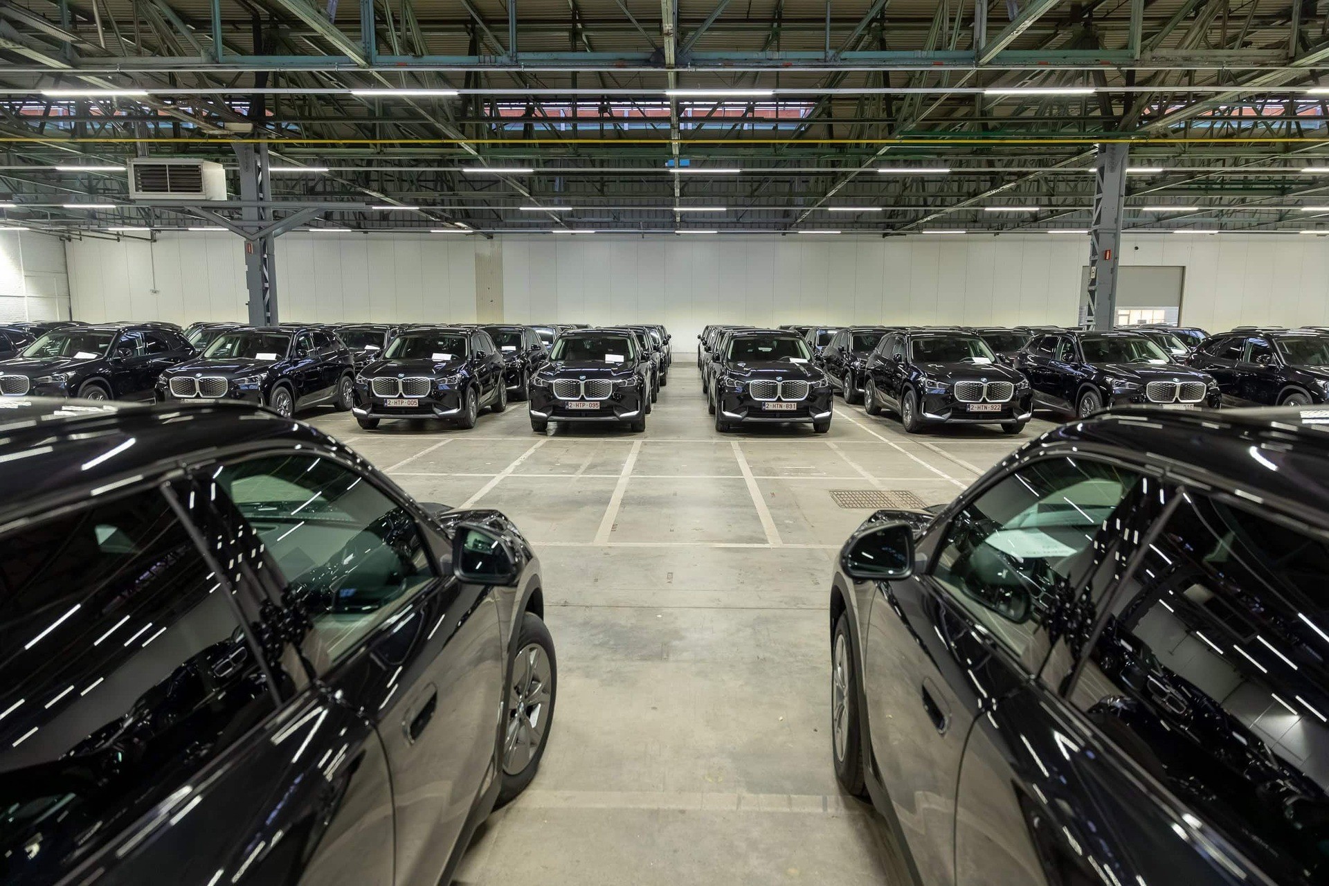 Song song với Mỹ, châu Âu cũng chuẩn bị công bố sự thay đổi trong lệnh cấm xe xăng từ năm 2035.