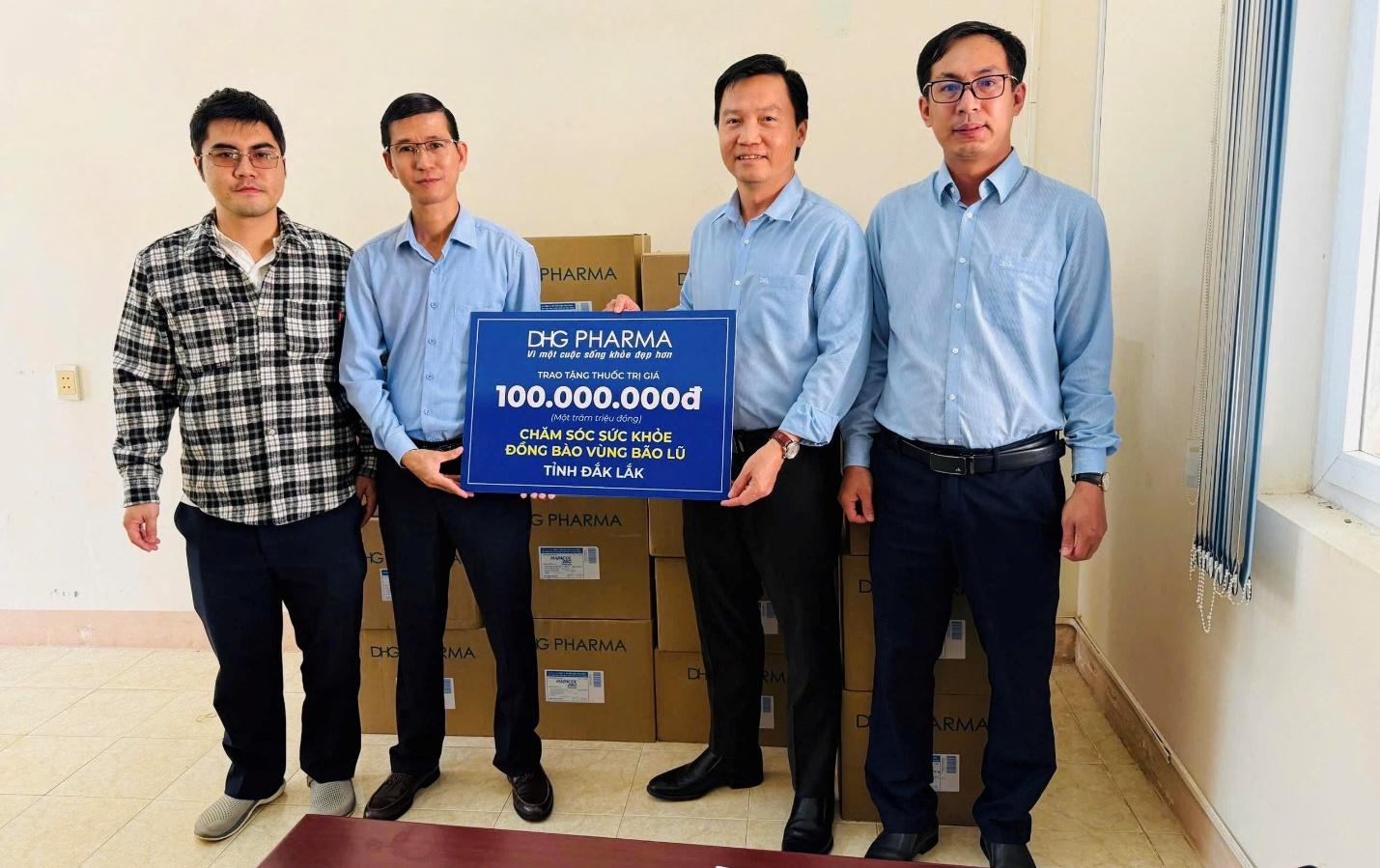 DHG trao tặng cơ số thuốc thiết yếu đến các Sở Y tế vùng bão lũ