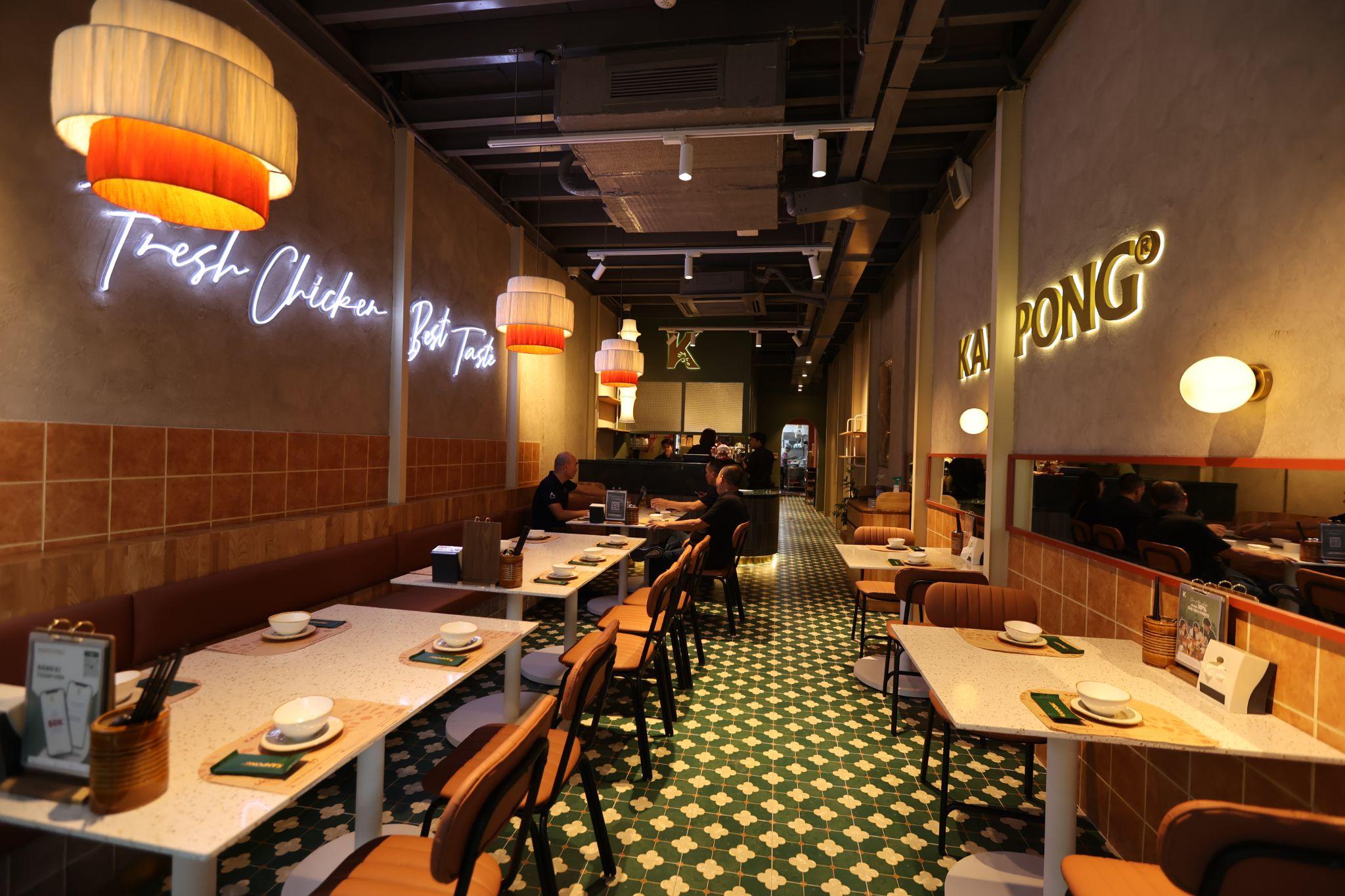 Không gian ấm cúng, mang âm hưởng Singapore tại Kampong Hồ Tùng Mậu