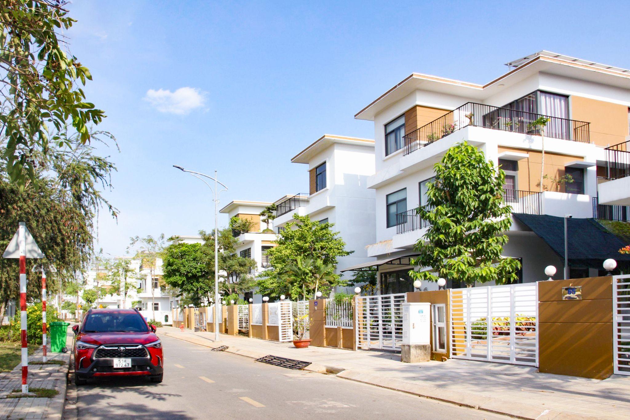 4 block căn hộ FIATO UPTOWN được bao bọc khu đô thị Thang Long Home - Hưng Phú rộng 9,2 ha, cư dân hiện hữu 90%