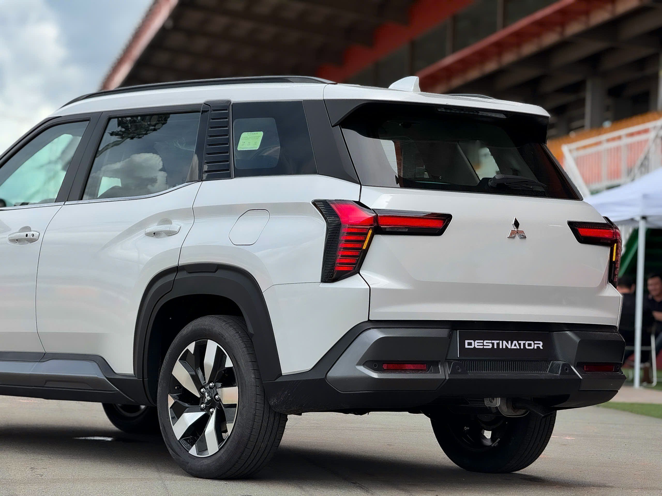 Mitsubishi Destinator cũng là xe nhập khẩu nguyên chiếc từ Indonesia.