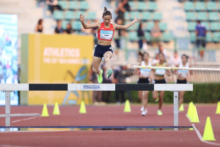 Trực tiếp điền kinh SEA Games 33: Nguyễn Thị Oanh lập hat-trick HCV, hot girl 19 tuổi gây ngỡ ngàng - 9