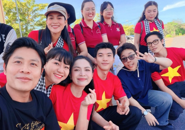 Nhạc sĩ Nguyễn Văn Chung đăng ảnh ở hoạt động sinh hoạt chuyên đề của Ban Tuyên Giáo và Hội Âm Nhạc TPHCM cùng ca sĩ Duyên Quỳnh và HIEUTHUHAI.