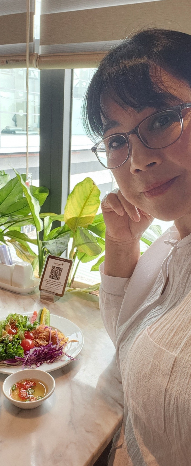 Danh ca Ánh Tuyết háo hức trước giờ bay vào TPHCM.