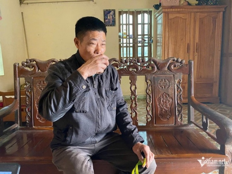 Ông Dân đã có 10 năm gắn bó với nghề bốc mộ.