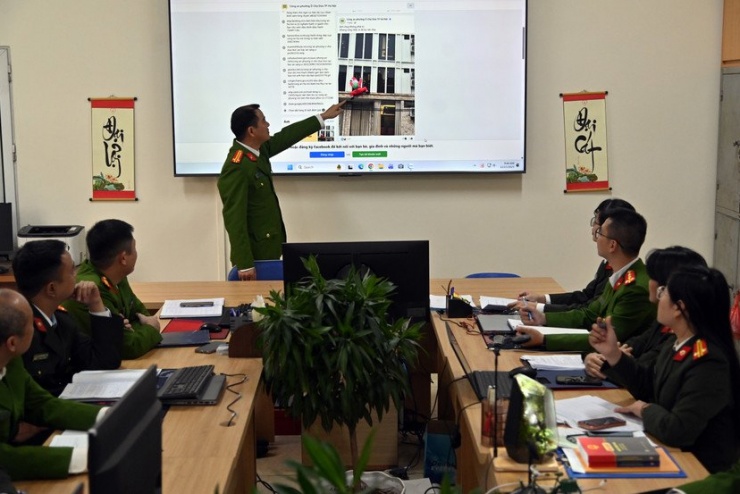 Fanpage "Triệu view": Cách Công an phường Ô Chợ Dừa "chạm" tới trái tim nhân dân để phục vụ tốt nhất. - 3