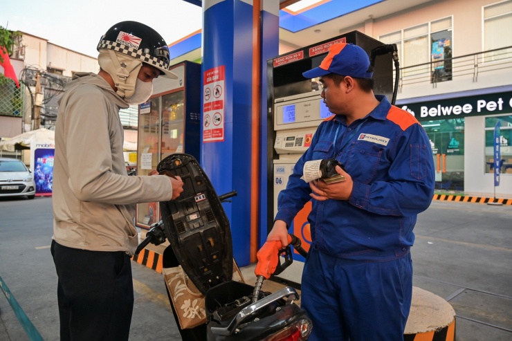 Giá xăng ngày mai có thể xuống tiếp, giá dầu giảm sâu - 1