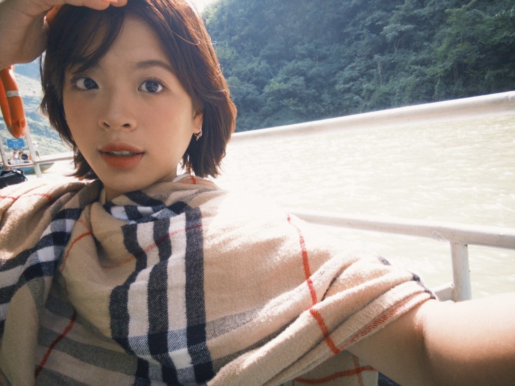 Ban đầu khi đi thử vai, cô giảm từ 58kg xuống còn 56kg. Sau khi được nhận vai, cô tiếp tục siết cân, giảm xuống mốc 46kg để có vóc dáng gọn gàng hơn.