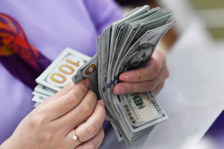 Tỷ giá USD/VND trên thị trường tự do giảm mạnh. Ảnh: NK