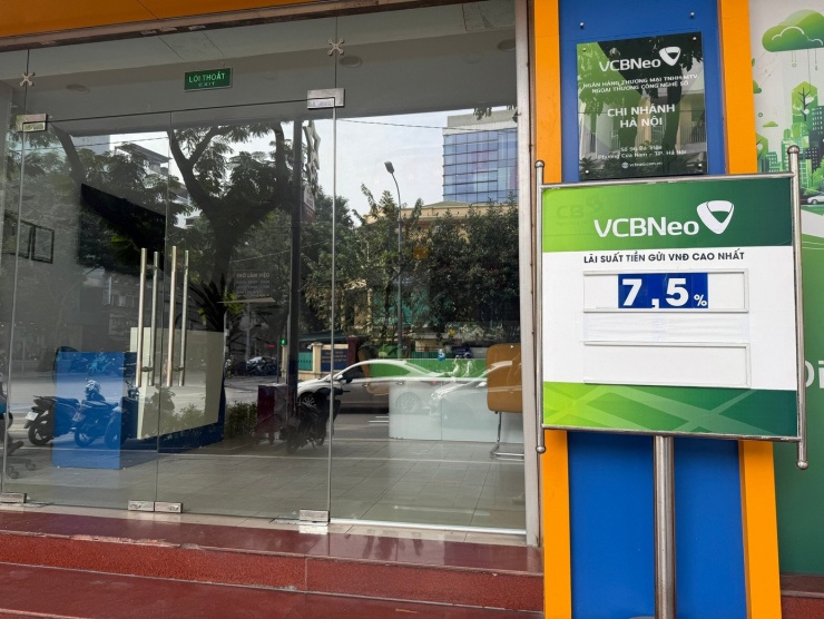 Lãi suất huy động tăng mạnh cuối năm (Ảnh: N.M).