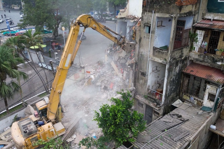 Theo chỉ đạo của Bí thư Thành ủy Hà Nội Nguyễn Duy Ngọc, đến ngày 15/12, các phường Ô Chợ Dừa, Giảng Võ và Láng phải hoàn tất giải phóng mặt bằng, tạo điều kiện thi công dự án đường Vành đai 1 đoạn Hoàng Cầu – Voi Phục dài 2,2km.&nbsp;