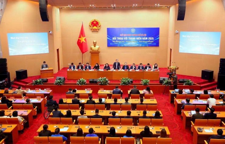 Quang cảnh&nbsp;hội nghị đối thoại của Chủ tịch UBND TP Hà Nội với thanh niên năm 2025. Ảnh: Hùng Thập