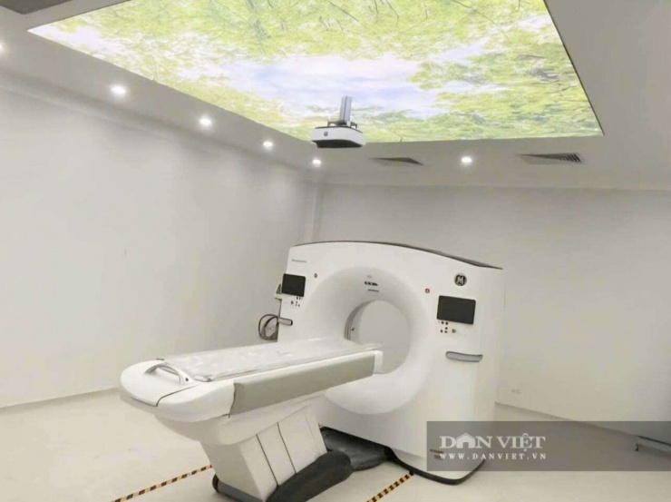 Hệ thống máy chụp cộng hưởng từ hiện đại được lắp đặt sẵn sàng đi vào hoạt động.&nbsp;Ảnh: Gia Khiêm