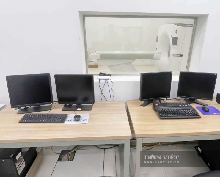 Trong đó, có những máy móc hiện đại như hệ thống chụp cộng hưởng từ >3.0 Tesla của hãng GE (Mỹ) khoảng 80 tỉ đồng.&nbsp;Ảnh: Gia Khiêm