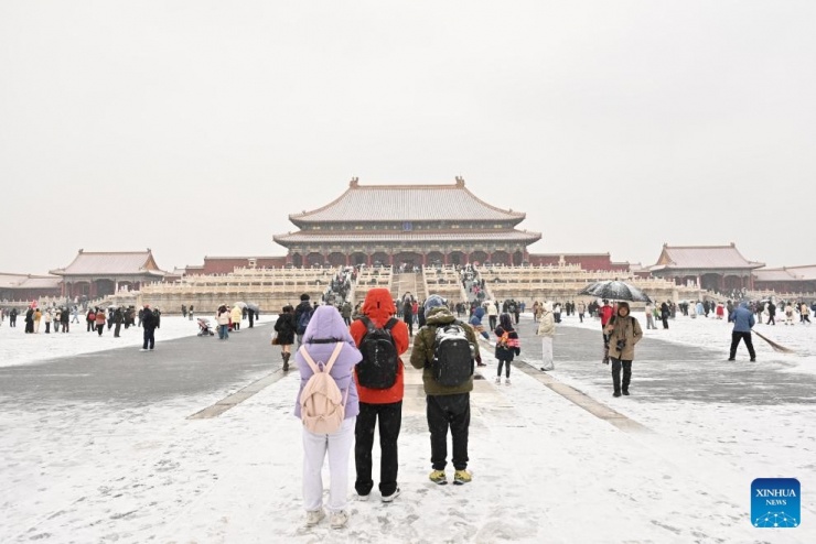 Giới trẻ đua nhau mặc đồ cổ trang chụp tuyết rơi tuyệt đẹp ở Trung Quốc - 6