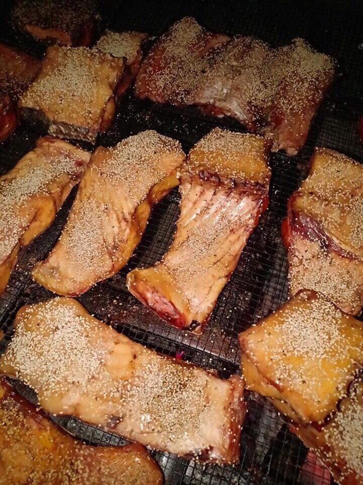 Thịt cá vàng ươm, chắc ngọt, có thể làm thành nhiều món ngon. Đặc biệt, đây là cá sông tự nhiên chứ không ai nuôi trồng.