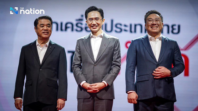 Từ trái sang phải: Ông Suriya Juangroongruangkit, ông Yodchanan Wongsawat và ông Julapun Amornvivat, các ứng viên thủ tướng của Đảng Pheu Thai Ảnh: The Nation