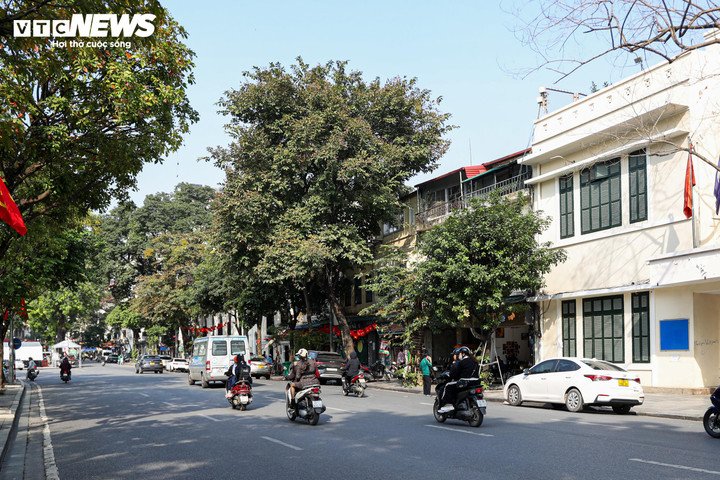 Khu vực thu hồi đất của dự án gồm 47 chủ sử dụng, trong đó có 12 tổ chức, cơ quan và 35 hộ dân. Trong tháng 12, UBND phường Hoàn Kiếm phê duyệt phương án bồi thường, hỗ trợ, tái định cư cho 25 hộ; trong đó 20 hộ đã nhận tiền. Các trường hợp còn lại đang tiếp tục được giải quyết theo quy định.