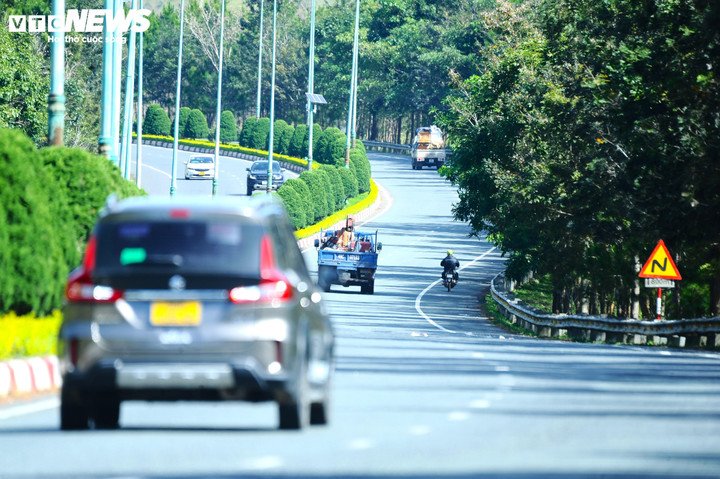 Rùng mình cảnh xe máy băng ngang, đi ngược chiều tại cao tốc Liên Khương - Prenn - 1