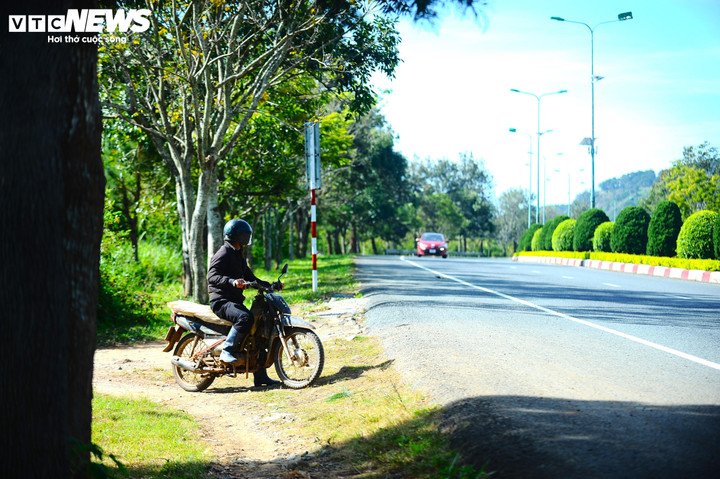 Rùng mình cảnh xe máy băng ngang, đi ngược chiều tại cao tốc Liên Khương - Prenn - 11