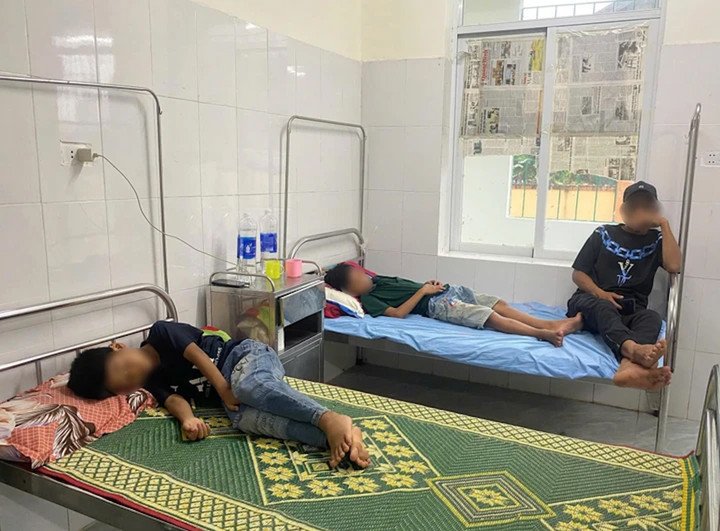 40 học sinh Trường PTDTBT Tiểu học Kim Thuỷ phải nhập viện sau bữa ăn bán trú, hiện sức khoẻ các em ổn định và được xuất viện