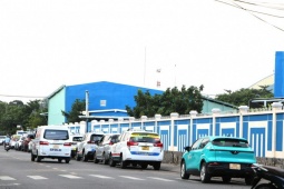 Phạt nguội hơn 1.000 ô tô đỗ sai quy định quanh sân bay Tân Sơn Nhất