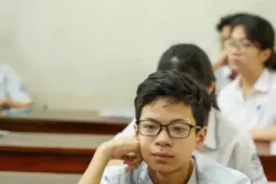 Tuyển sinh lớp 10 ở Hà Nội: Áp lực đè nặng học sinh và nhà trường