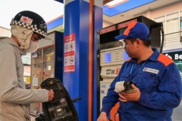 Giá xăng ngày mai có thể xuống tiếp, giá dầu giảm sâu