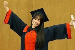 Lương Bích Hữu được khen trẻ như sinh viên ở tuổi 41