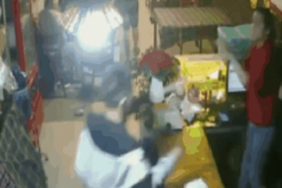 Vụ xông vào quán nhậu truy sát: Hai anh em ra đầu thú