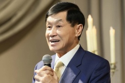 Ông Johnathan Hạnh Nguyễn diện 2 bộ vest hơn tỷ đồng trong đám cưới con gái