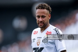 Tin mới nhất bóng đá tối 17/12: Neymar gia hạn với Santos đến World Cup 2026