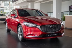 Giá xe Mazda6 niêm yết và lăn bánh tháng 12/2025