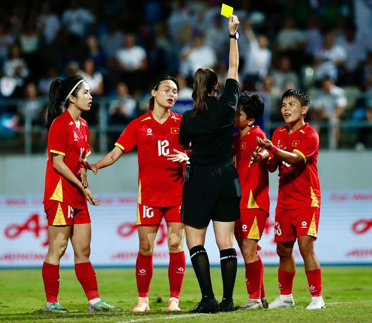 Trực tiếp bóng đá ĐT nữ Việt Nam - Philippines: Luân lưu cân não (CK SEA Games) (Hết giờ) - 5