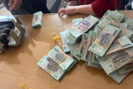 Ngân hàng tung chiêu hút tiền nhàn rỗi, lãi tiết kiệm lập đỉnh mới