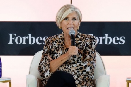 Triệu phú Mỹ có 75 triệu USD vẫn không ăn ngoài, 12 năm đi xe cũ