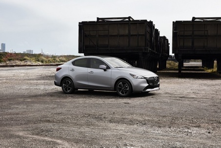 Giá xe Mazda2 mới nhất tháng 12/2025, từ 418 triệu đồng