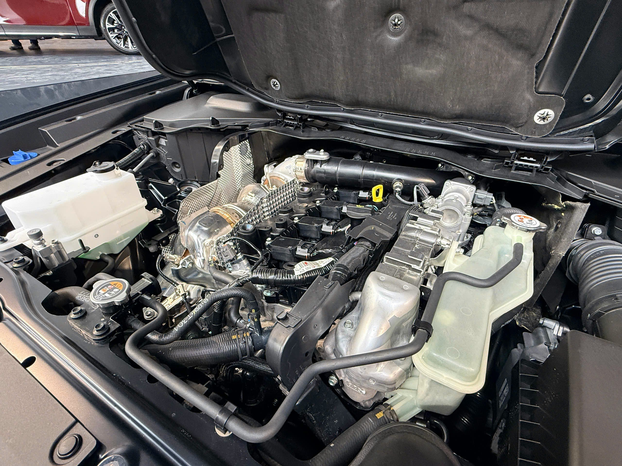 Xe được trang bị khối động cơ xăng I6, dung tích 3.3L tăng áp e-Skyactiv kết hợp cùng mô-tơ điện.