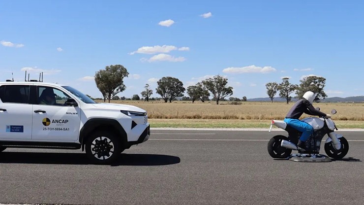 Toyota Hilux thế hệ mới&nbsp;cũng được thử nghiệm cả hệ thống ADAS. Ảnh: ANCAP